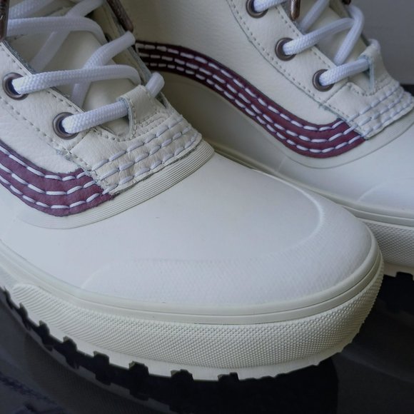 Vans HP 🎃😈// NWT Mid Snow MTE Boot in Marshmallow/Burgundy - Picture 5 of 15
